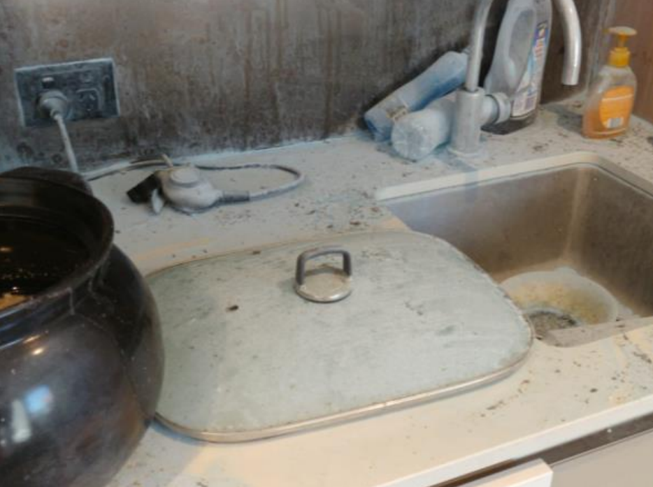 Kitchen sink and benchtop with cookware